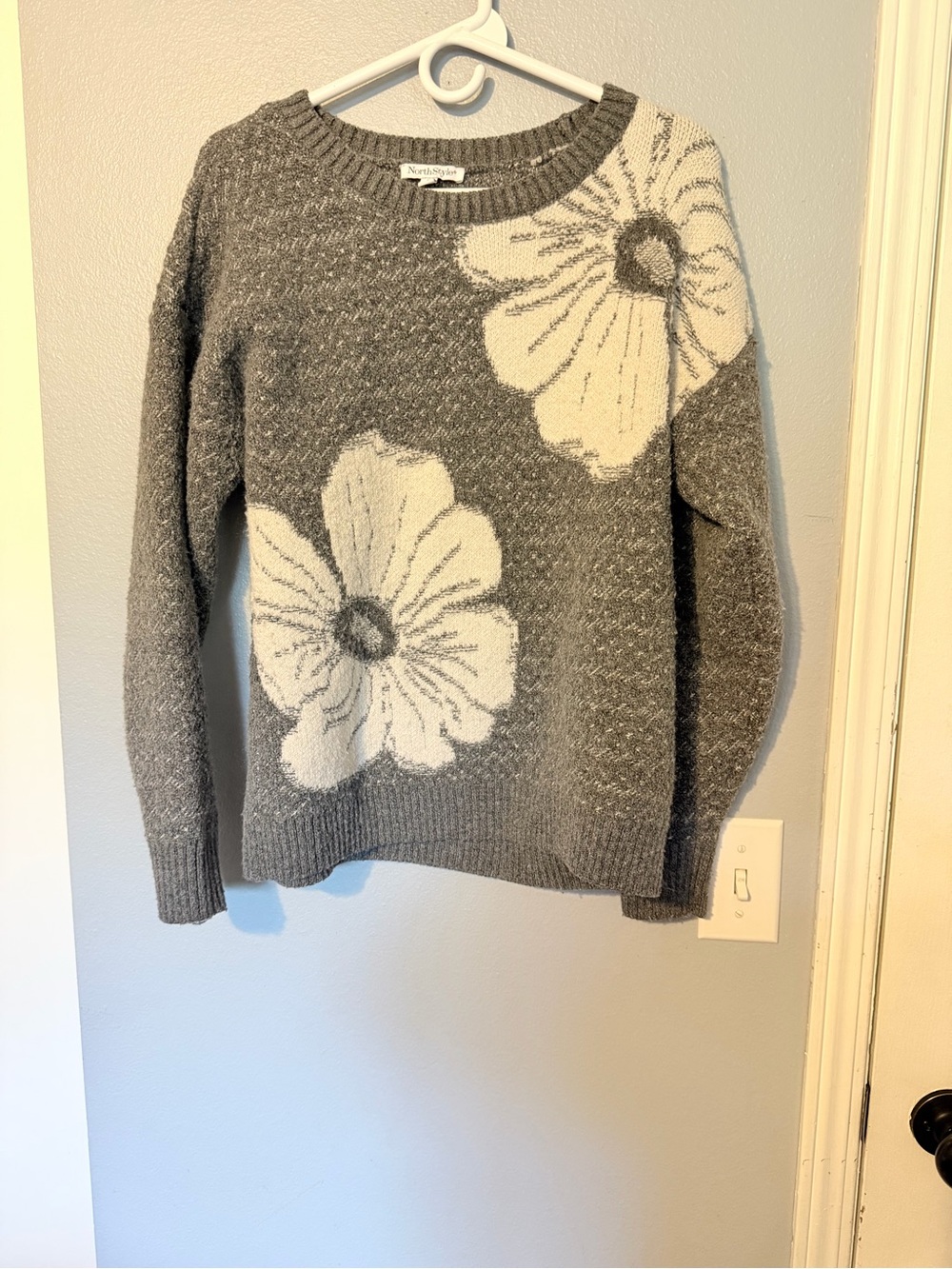 NorthStyle Gray Crewneck Sweater with White Floral Motif